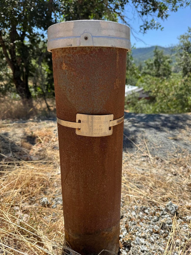 8184 Old Stage Rd, Central Point, OR 97502 - photo 2