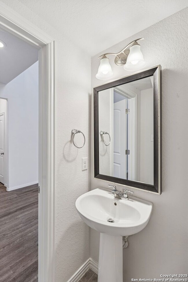 629 Jaboncillo St, New Braunfels, TX 78132 - photo 5