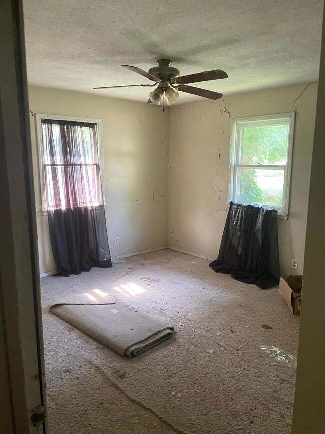 911 W Hughs St, Bolivar, MO 65613 - photo 7