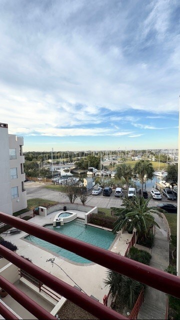 1306 Marina Bay Dr unit 305C, Clear Lake Shores, TX 77565 - photo 3