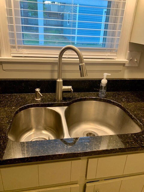 double sink, new faucet
