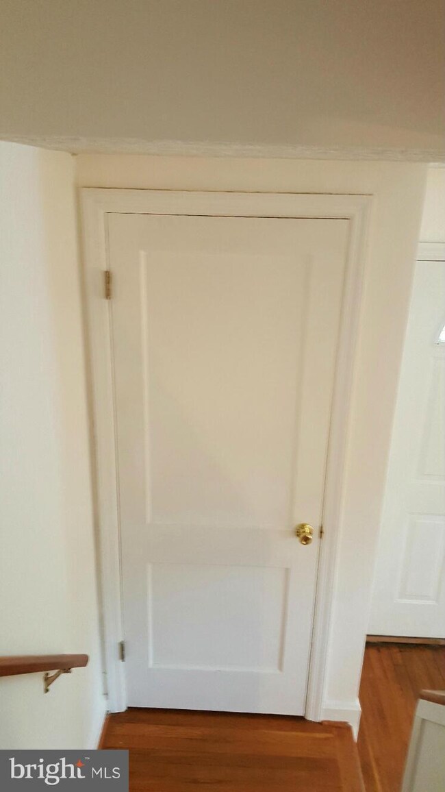 6721 Kenyon Dr, Alexandria, VA 22307 - photo 5