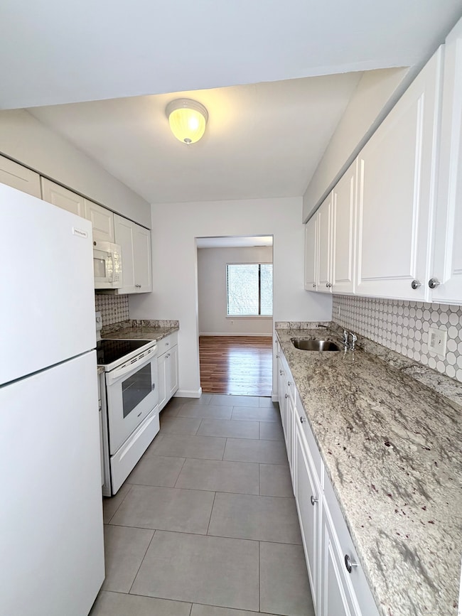 Riverbend unit A17, Danbury, CT 06810 - photo 7