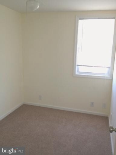 920 Niagara Ct, Halethorpe, MD 21227 - photo 5