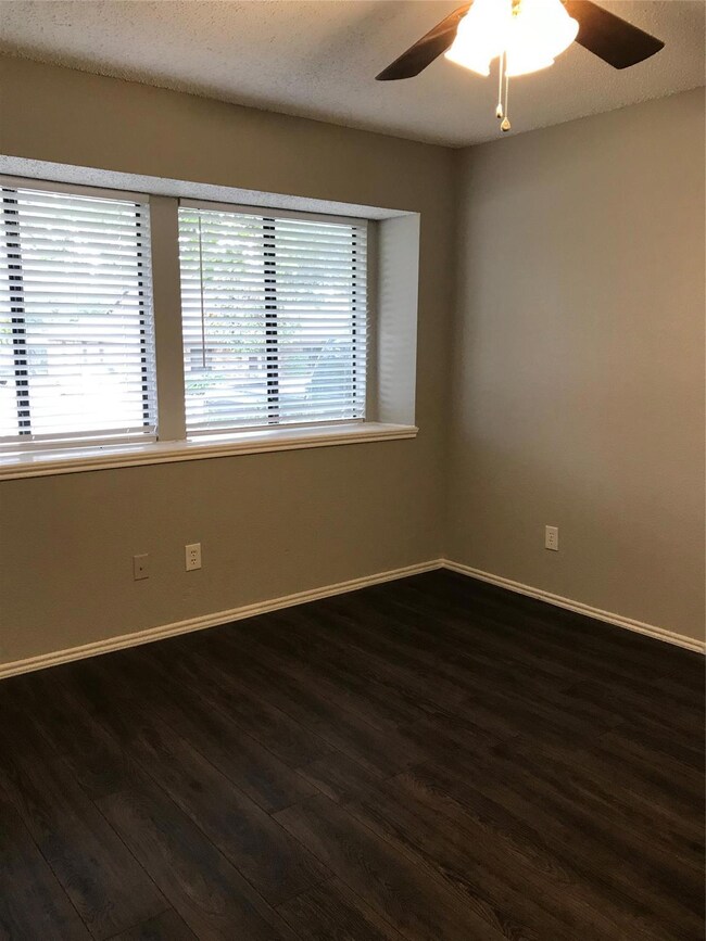 1125 Highpoint Rd, Bedford, TX 76022 - photo 4