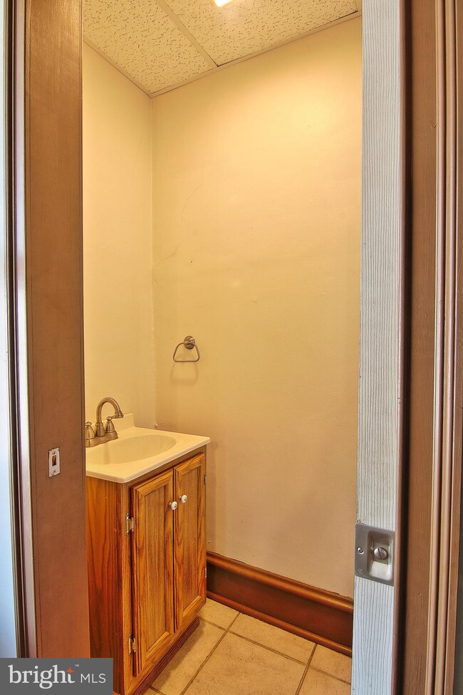 68 W 5th St, Pottstown, PA 19464 - photo 2