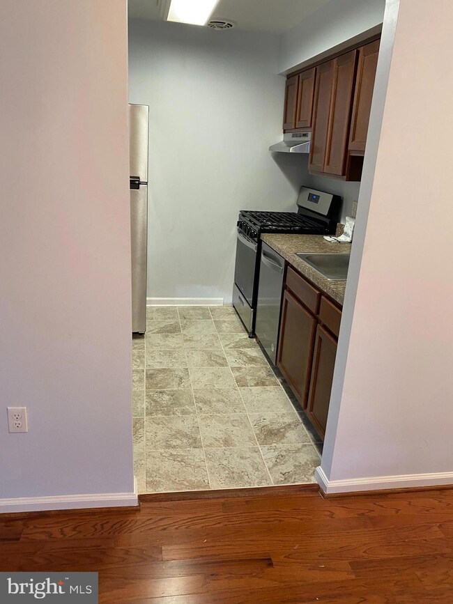 5213 Newton St unit 104, Bladensburg, MD 20710 - photo 2