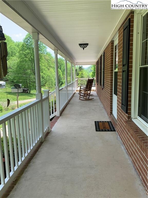 537 Stewart Simmons Rd, Deep Gap, NC 28618 - photo 2