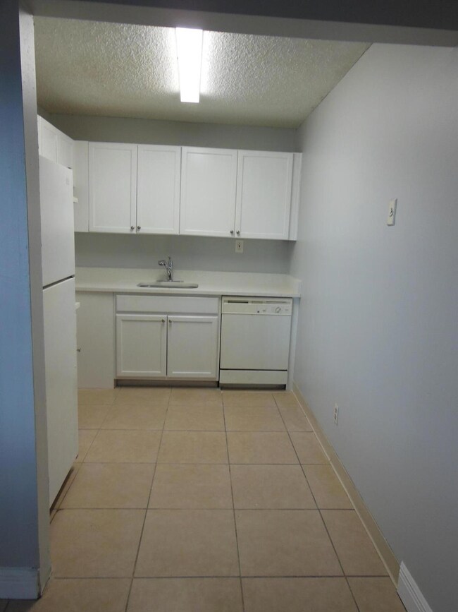 103 Meadows Cir unit 103, Boynton Beach, FL 33436 - photo 3