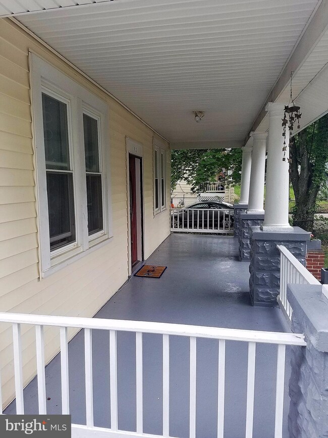 910 Nova Ave, Capitol Heights, MD 20743 - photo 2