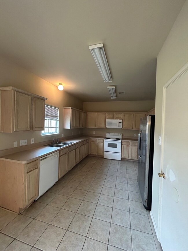 2502 Drayton Ln, Houston, TX 77088 - photo 7