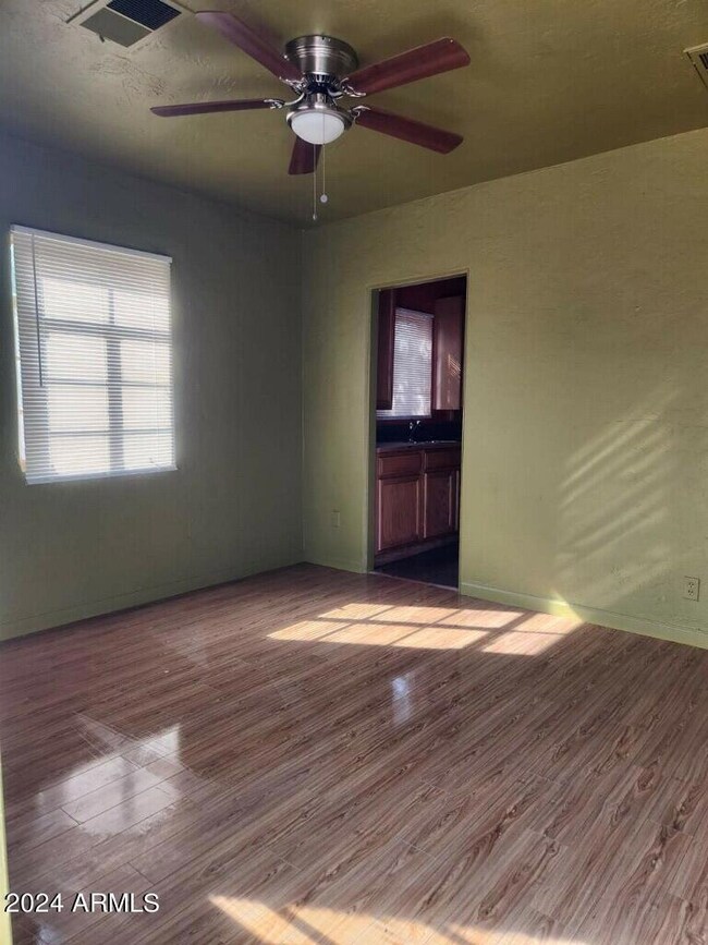 1212 W. Roosevelt (7)
