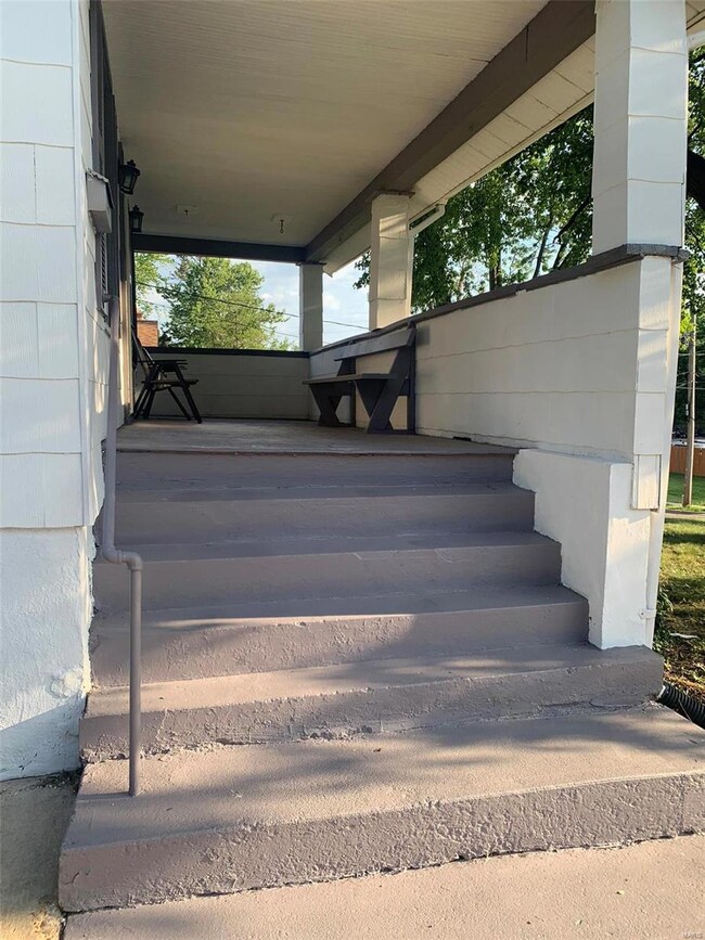 STEPS TO PORCH