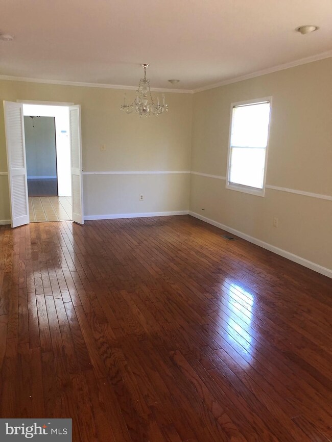 3907 Wakefield Ln, Bowie, MD 20715 - photo 4