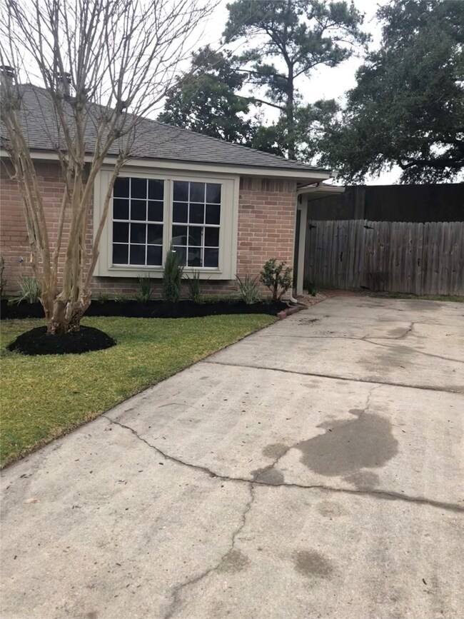 11025 Tanglehead Ct, Houston, TX 77086 - photo 2