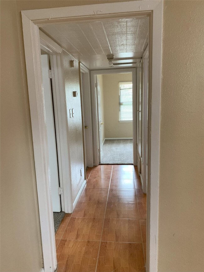 3915 Brookfield Dr, Houston, TX 77045 - photo 7