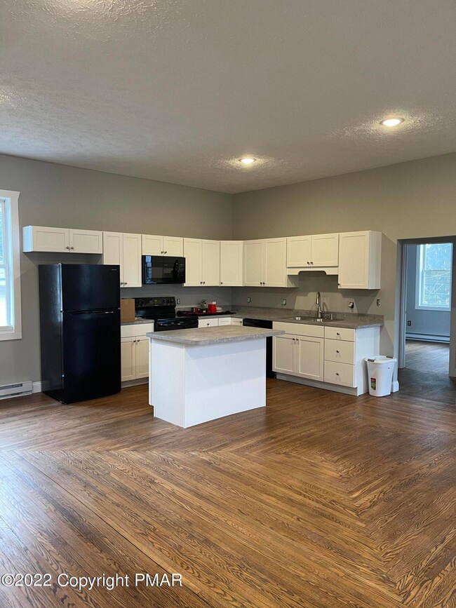 222 Learn Rd unit 2nd Fl, Tannersville, PA 18372 - photo 5