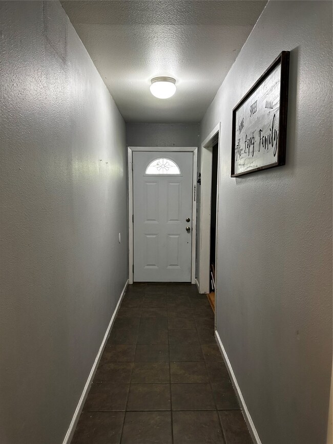 9754 Southport Dr, Houston, TX 77089 - photo 2