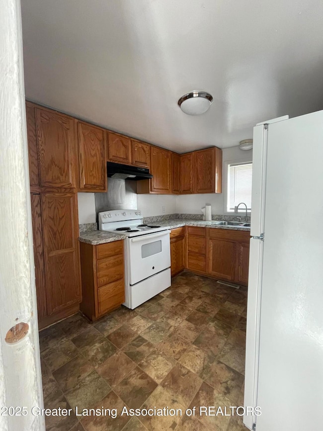 5100 Wexford Rd, Lansing, MI 48911 - photo 2