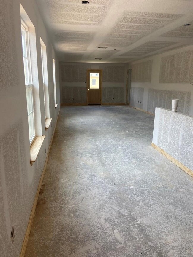 2913 4th St, Bay City, TX 77414 - photo 2