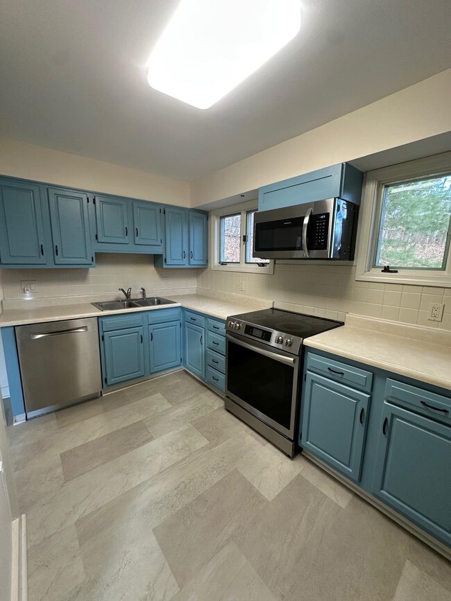 5 Tuttle Ct, Rochester, NH 03839 - photo 5