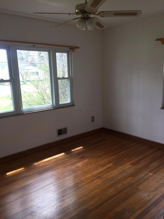 1814 E Cooke Rd, Columbus, OH 43224 - photo 7