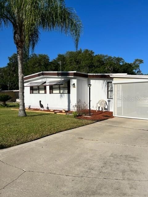 Side View with garage and Electric Screen Door for garage