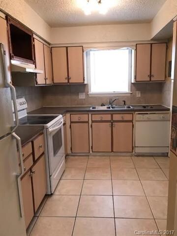 kitchen - refrigerator included