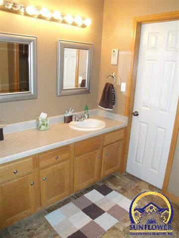 7732 SW 26th St, Topeka, KS 66614 - photo 7