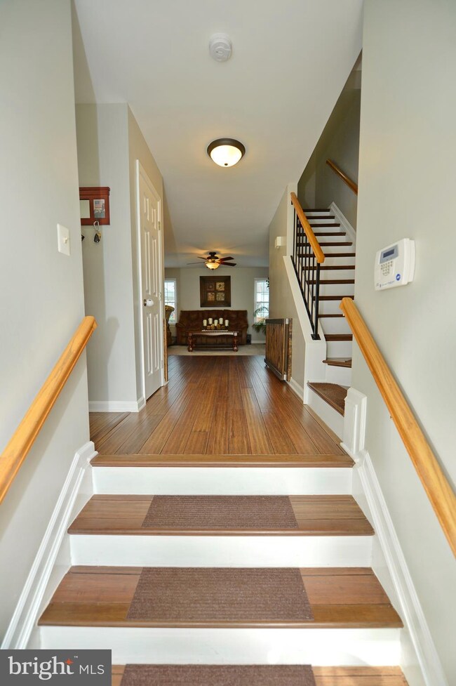 102 Hirst Ct, Purcellville, VA 20132 - photo 2