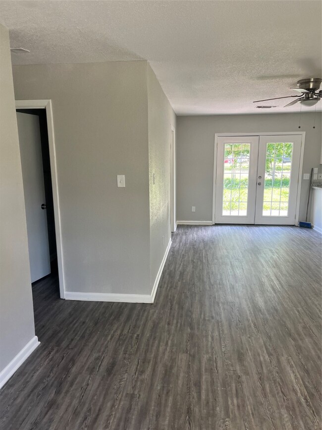 3208 14th St, Bay City, TX 77414 - photo 4