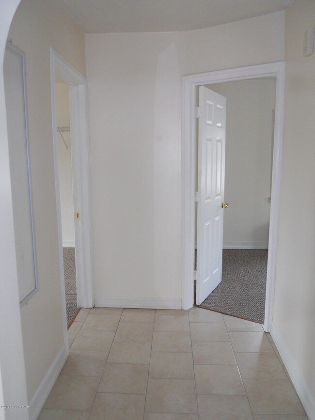 450 Shook Ave, Stroudsburg, PA 18360 - photo 7