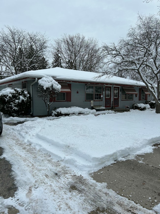 513 Bender Rd, West Bend, WI 53090 - photo 2