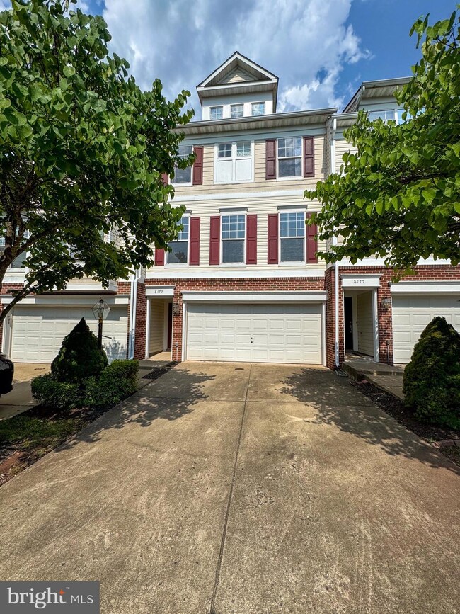 8173 Glade Bank Dr, Manassas, VA 20111 - photo 2