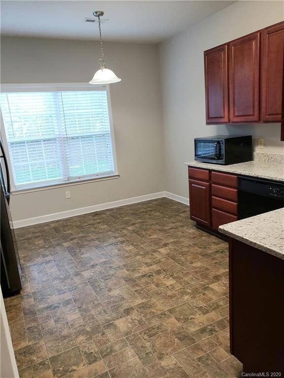 Note casual dining in the kitchen