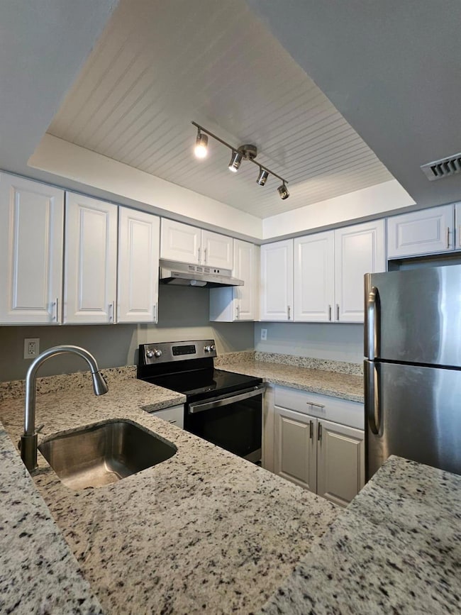 700 Executive Center Dr unit 23, West Palm Beach, FL 33401 - photo 2