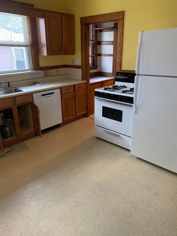 11 Saint James Ave unit 2, Somerville, MA 02144 - photo 2