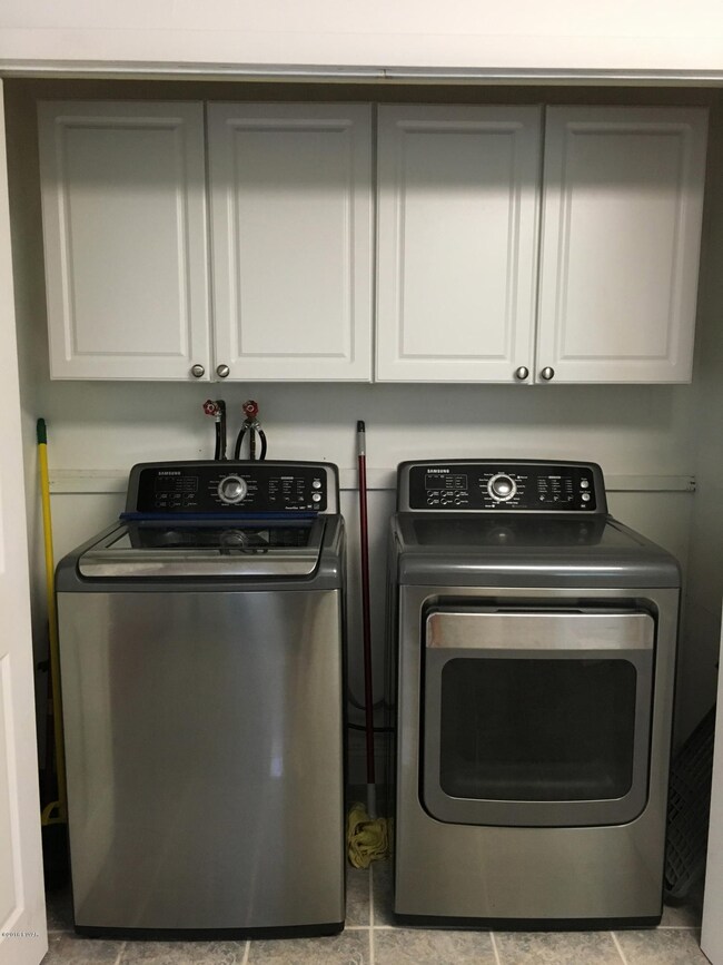 122 Tiger Lily Dr, Dingmans Ferry, PA 18328 - photo 7