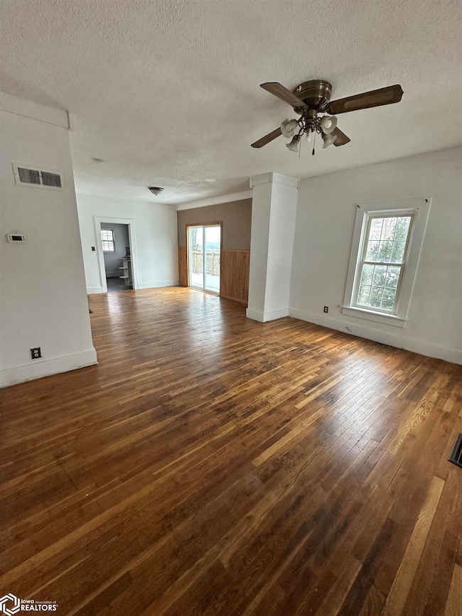 222 W Maple Ave, Ottumwa, IA 52501 - photo 4