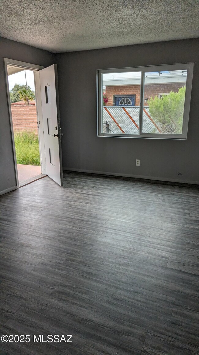 415 E Lester St, Tucson, AZ 85705 - photo 2