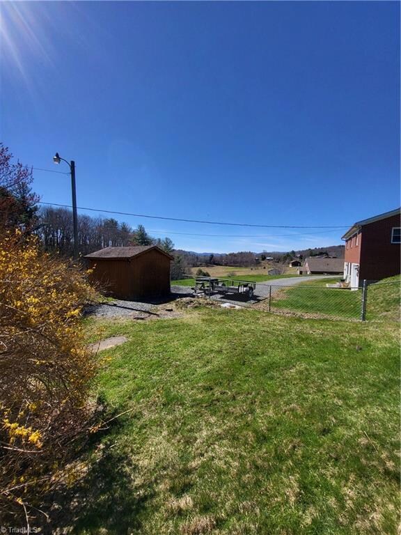 558 Wildcat Rd, Deep Gap, NC 28618 - photo 4