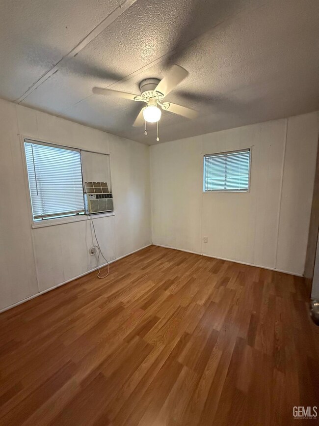 6201 Wible Rd unit 31, Bakersfield, CA 93313 - photo 4