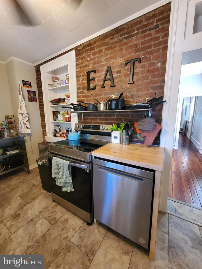 343 Spring Mill Ave, Conshohocken, PA 19428 - photo 3