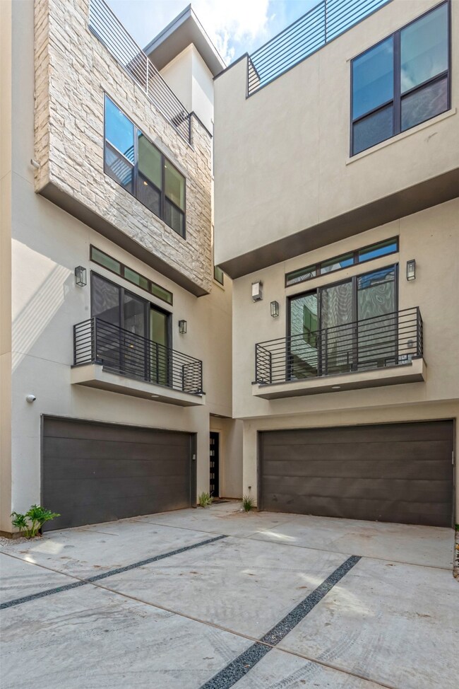 1725 Dunlavy St, Houston, TX 77006 - photo 3