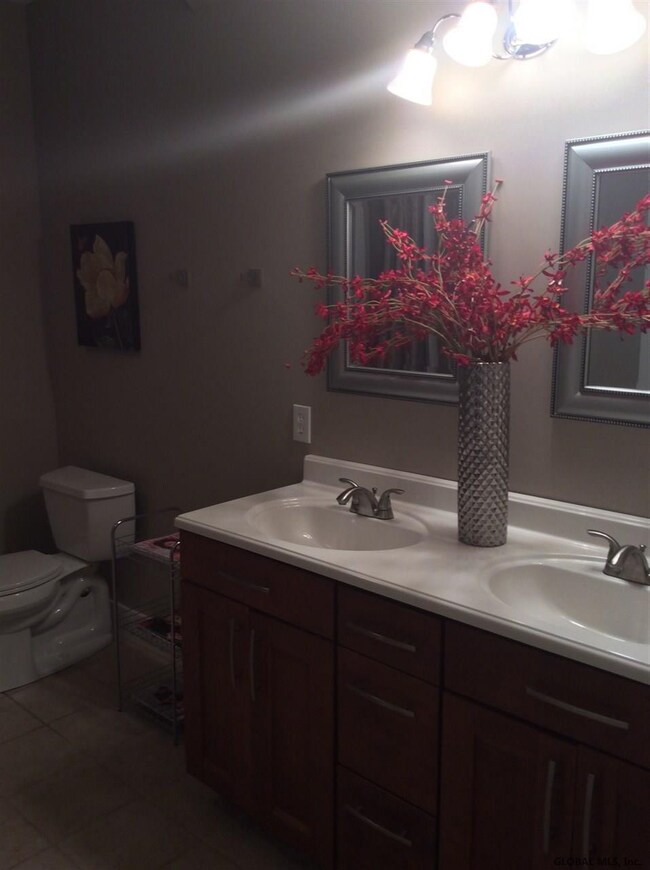 291 Jefferson St, Saratoga Springs, NY 12866 - photo 6