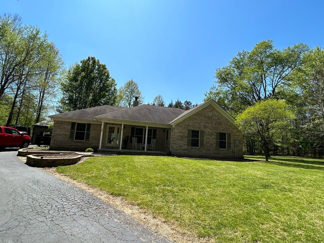 329 W Bunkerhill Rd, Mooresville, IN 46158 | MLS# MBR21919554