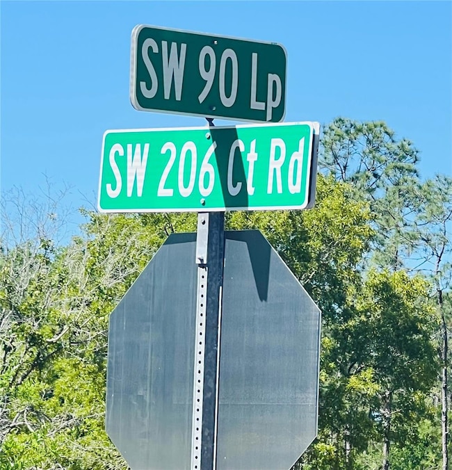 Located Beautifully on a Quite Loop In The Woodlands of Rainbow Springs.