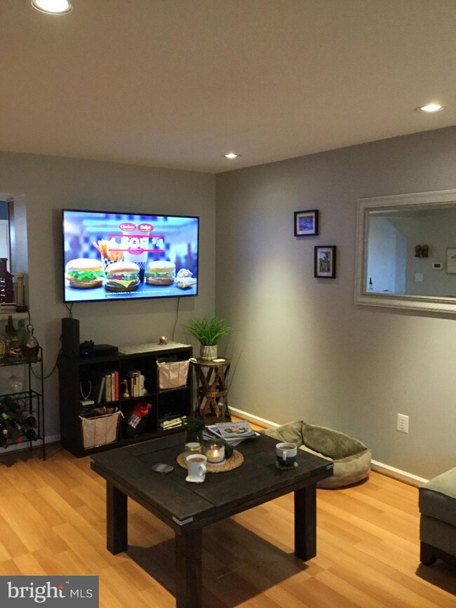 18901 Coral Grove Terrace, Germantown, MD 20874 - photo 5