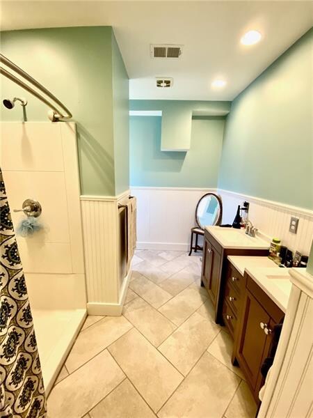Updated Master Bath, Walk In Shower, Ceramic Tile 