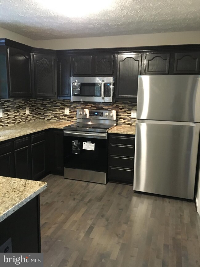 1106 Kings Crest Dr, Stafford, VA 22554 - photo 2